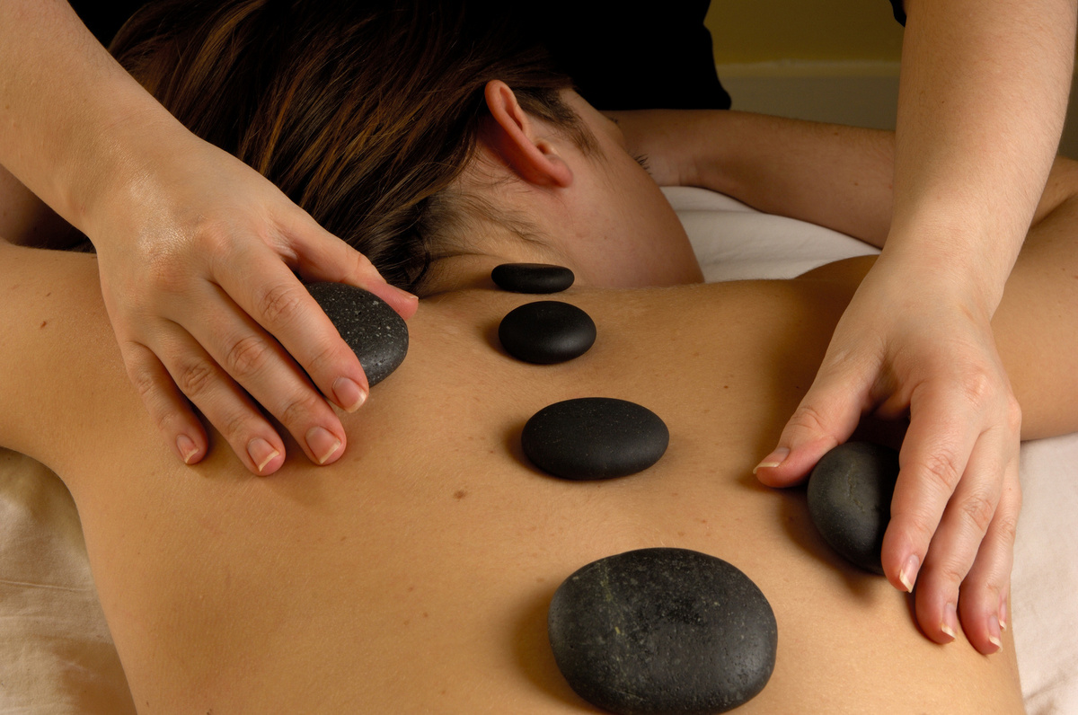 Massage aux pierres chaudes